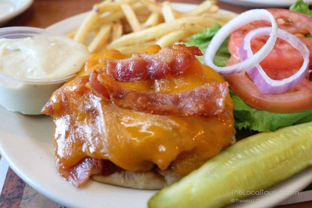 Bacon cheddar burger at Arni's Restaurant