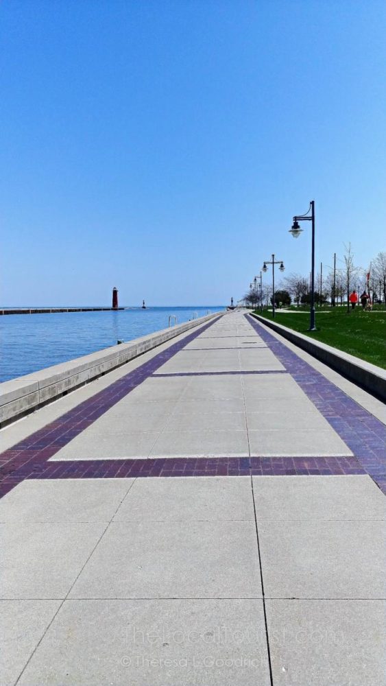 Kenosha Harbor Walk and Lighthouse