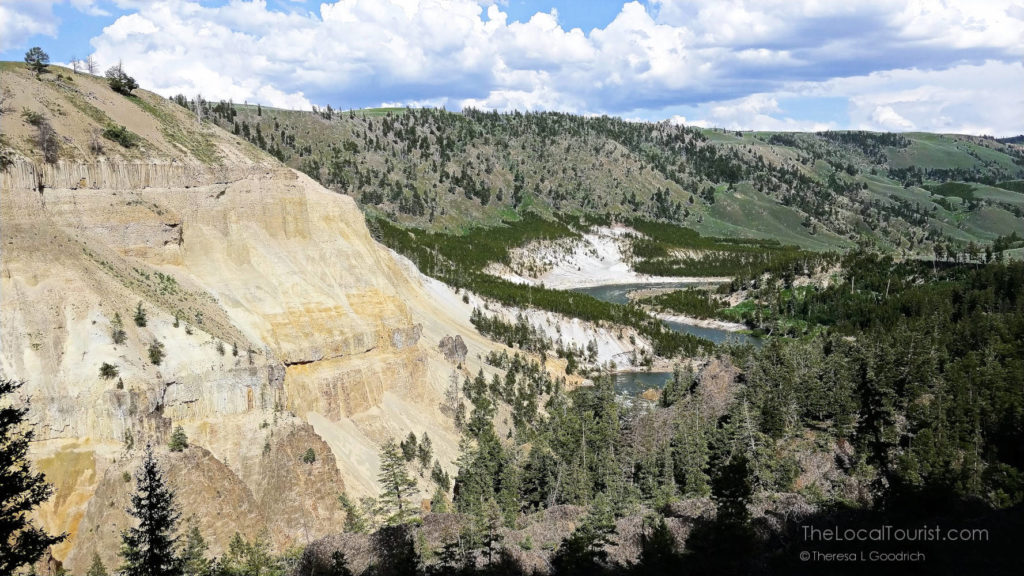 View from US-212, Yellowstone from the Northeast Entrance