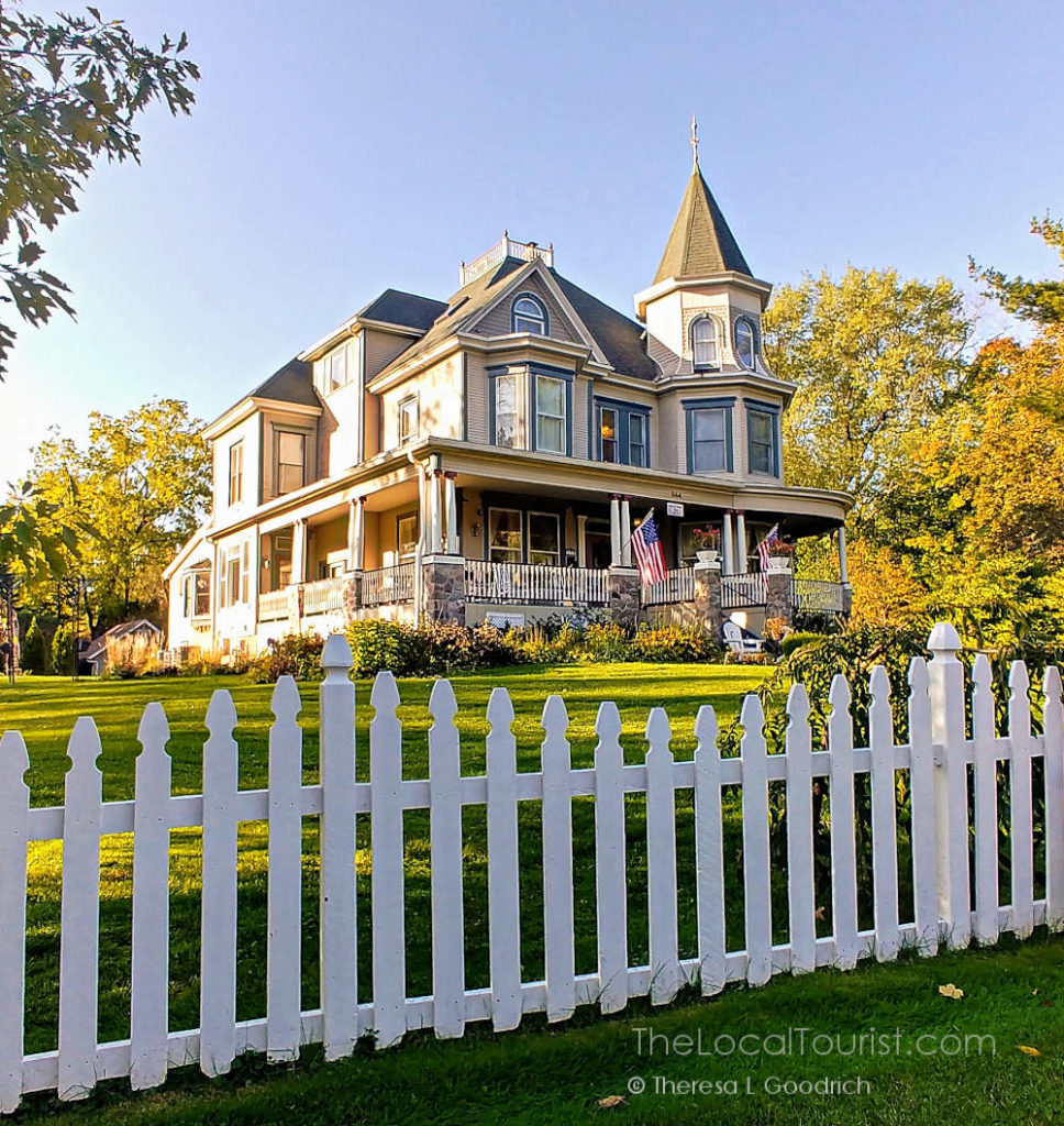 Cherry Tree Inn Bed & Breakfast in Woodstock, IL
